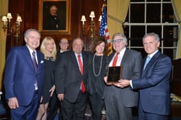 The plaque presentation, a second frame